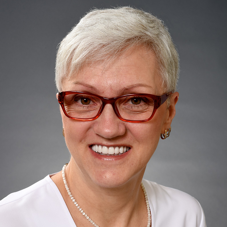 Suzanne Quintal, secrétaire.